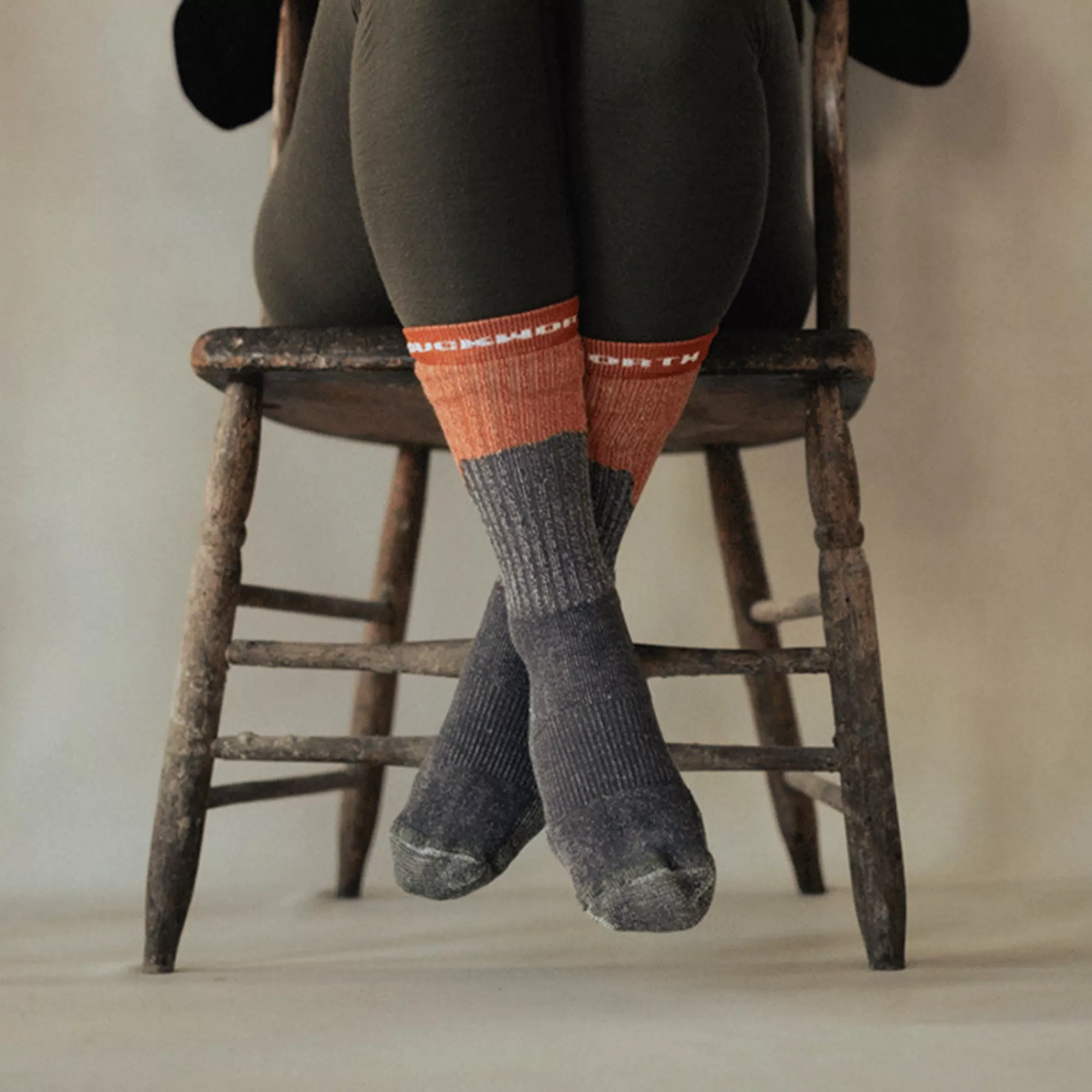 midweight_black_butte_crew_sock_4-9.webp Midweight Black Butte Crew Sock | Duckworth Discount